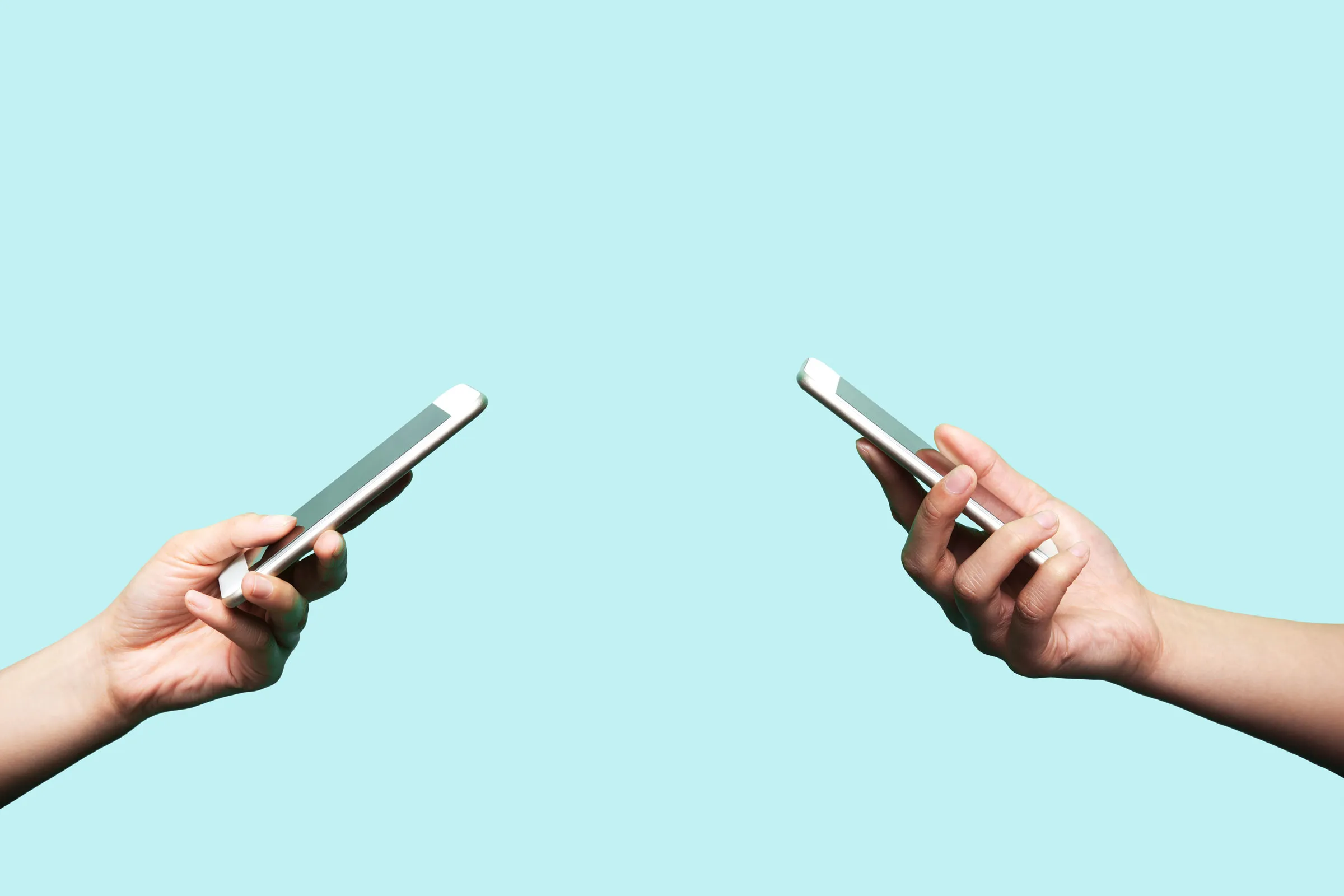 person typing a message in Signal app